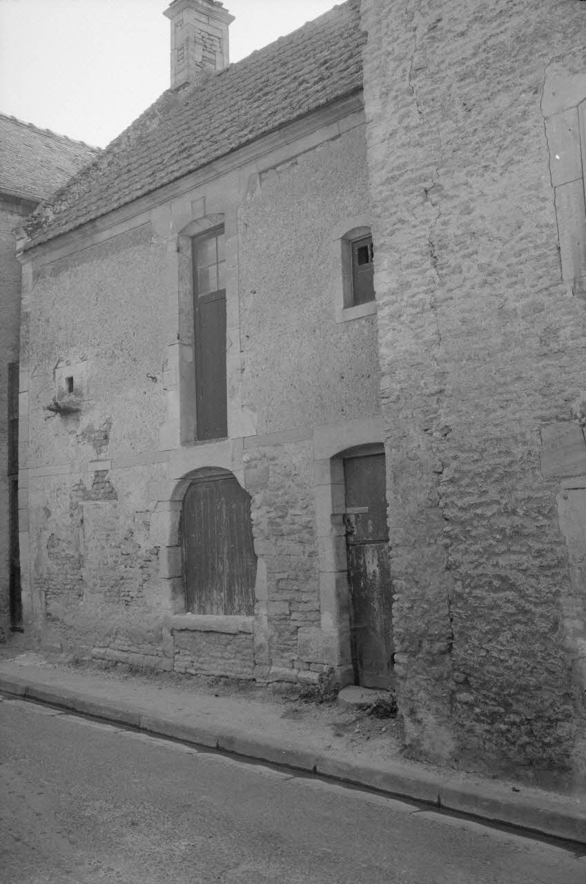 Jean Cuisenier photographie MNATP. Enquête conduite par Jean Cuisenier à Bernières-sur-Mer dans le Calvados (du 29 au 31 avril 1984) Basse-Normandie, France 1984/4/29 Ph.1984.44.6 Photo