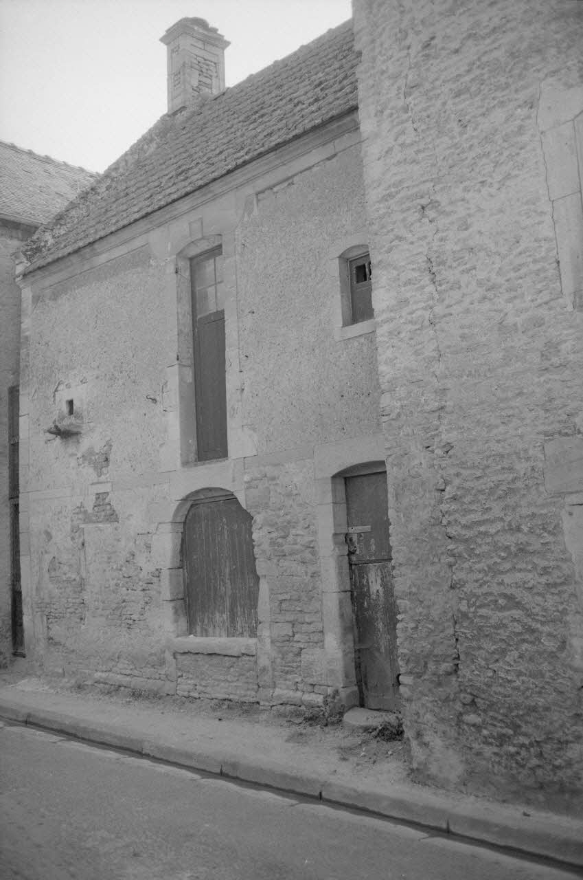 Jean Cuisenier photographie MNATP. Enquête conduite par Jean Cuisenier à Bernières-sur-Mer dans le Calvados (du 29 au 31 avril 1984) Basse-Normandie, France 1984/4/29 Ph.1984.44.7 Photo
