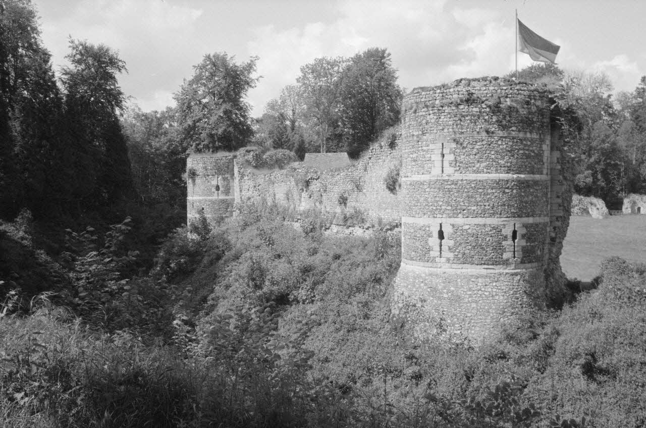 Jean Cuisenier photographie MNATP. Enquête conduite par Jean Cuisenier au château d'Harcourt dans l'Eure (1er juin 1984) Haute-Normandie, France 1984/6/1 Ph.1984.59.4 Photo
