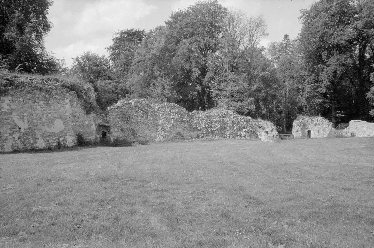 Jean Cuisenier photographie MNATP. Enquête conduite par Jean Cuisenier au château d'Harcourt dans l'Eure (1er juin 1984) Haute-Normandie, France 1984/6/1 Ph.1984.59.7 Photo
