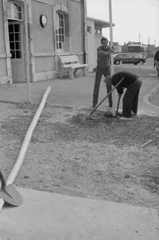 Jean Cuisenier photographie MNATP. Enquête conduite par Jean Cuisenier à Bernières-sur-Mer dans le Calvados (4 juin 1984) Basse-Normandie, France 1984/6/4 Ph.1984.60.10 Photo