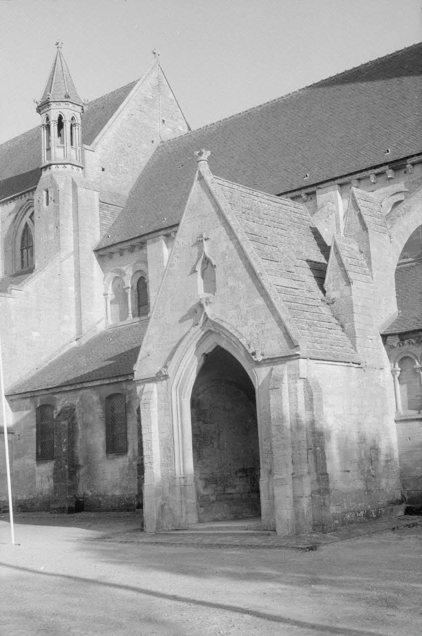 Jean Cuisenier photographie MNATP. Enquête conduite par Jean Cuisenier à Bernières-sur-Mer dans le Calvados (4 juin 1984) Basse-Normandie, France 1984/6/4 Ph.1984.60.8 Photo