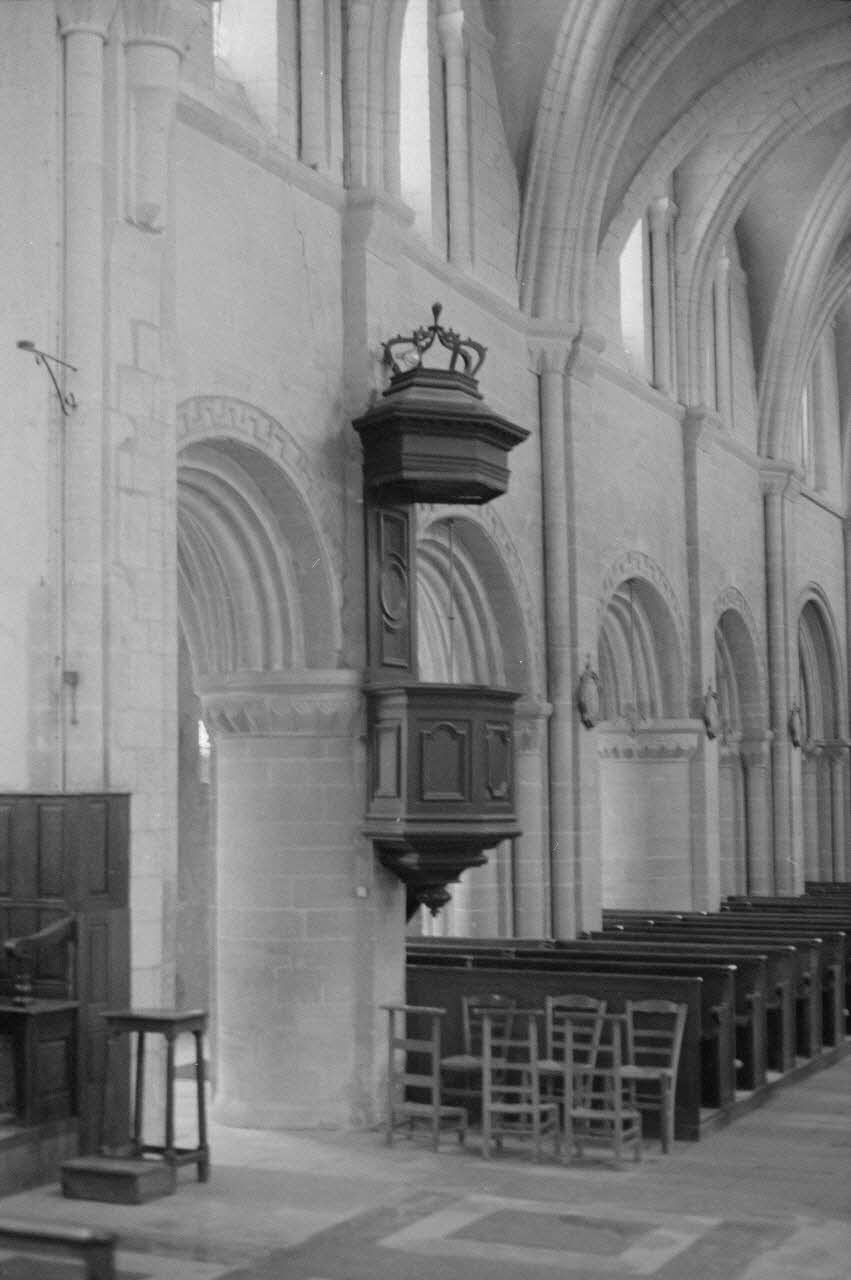 Jean Cuisenier photographie MNATP. Enquête conduite par Jean Cuisenier à Bernières-sur-Mer dans le Calvados (4 juin 1984) Basse-Normandie, France 1984/6/4 Ph.1984.61.22  Photo