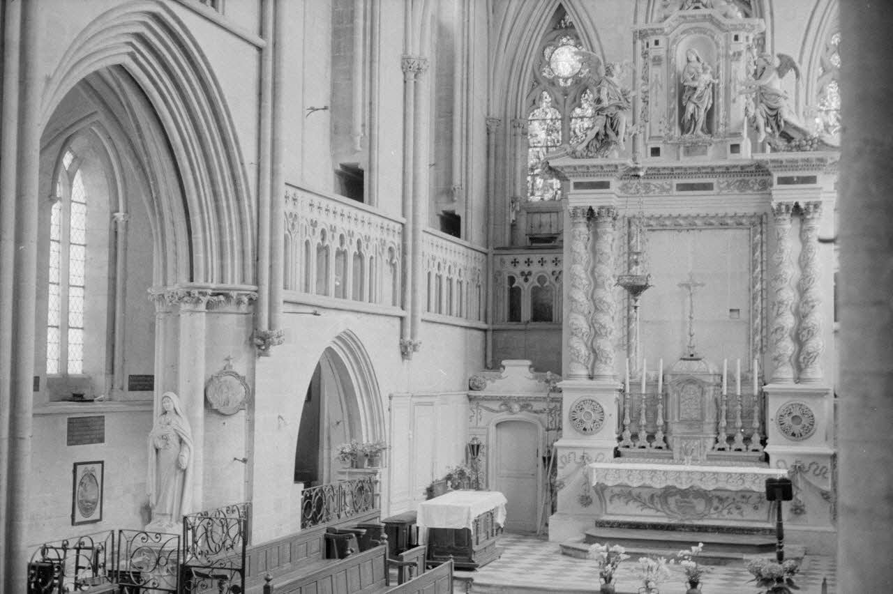Jean Cuisenier photographie MNATP. Enquête conduite par Jean Cuisenier à Bernières-sur-Mer dans le Calvados (4 juin 1984) Basse-Normandie, France 1984/6/4 Ph.1984.61.25 Photo