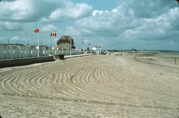 Jean Cuisenier photographie MNATP. Enquête conduite par Jean Cuisenier en Normandie pour la fête commémorative du débarquement du 6 Juin 1944 (1984) Basse-Normandie, France 1984 Ph.1984.74.31 Photo