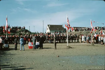 Jean Cuisenier photographie MNATP. Enquête conduite par Jean Cuisenier en Normandie pour la fête commémorative du débarquement du 6 Juin 1944 (1984) Basse-Normandie, France 1984 Ph.1984.74.84 Photo