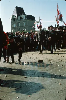 Jean Cuisenier photographie MNATP. Enquête conduite par Jean Cuisenier en Normandie pour la fête commémorative du débarquement du 6 Juin 1944 (1984) Basse-Normandie, France 1984 Ph.1984.74.91  Photo