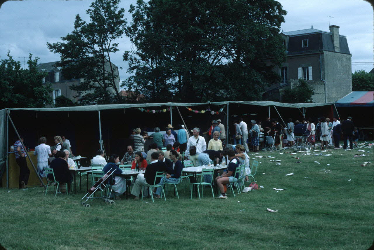 Jean Cuisenier photographie Enquête conduite par Jean Cuisenier en Basse-Normandie (juillet 1985) Basse-Normandie, France 1985/7/1 Ph.1985.71.89 Photo