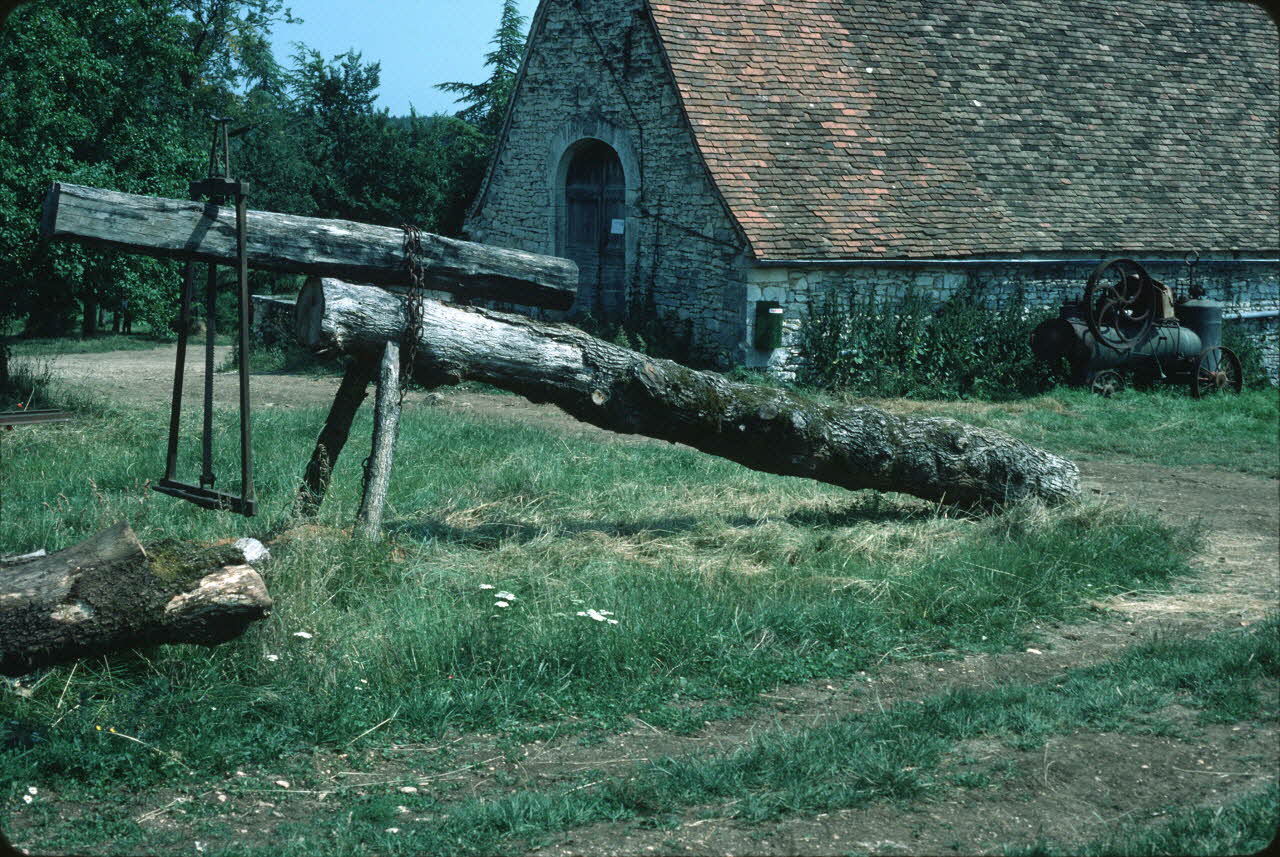 Jean Cuisenier photographie Enquête conduite par Jean Cuisenier (juillet 1985). Quercy-Cuzals : Musée de plein air Midi-Pyrénées, France 1985/7/1 Ph.1985.73.13 Photo
