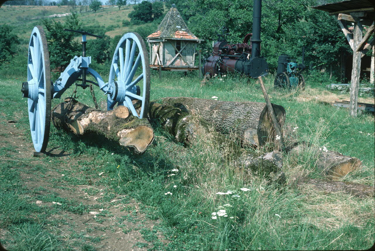 Jean Cuisenier photographie Enquête conduite par Jean Cuisenier (juillet 1985). Quercy-Cuzals : Musée de plein air Midi-Pyrénées, France 1985/7/1 Ph.1985.73.17 Photo