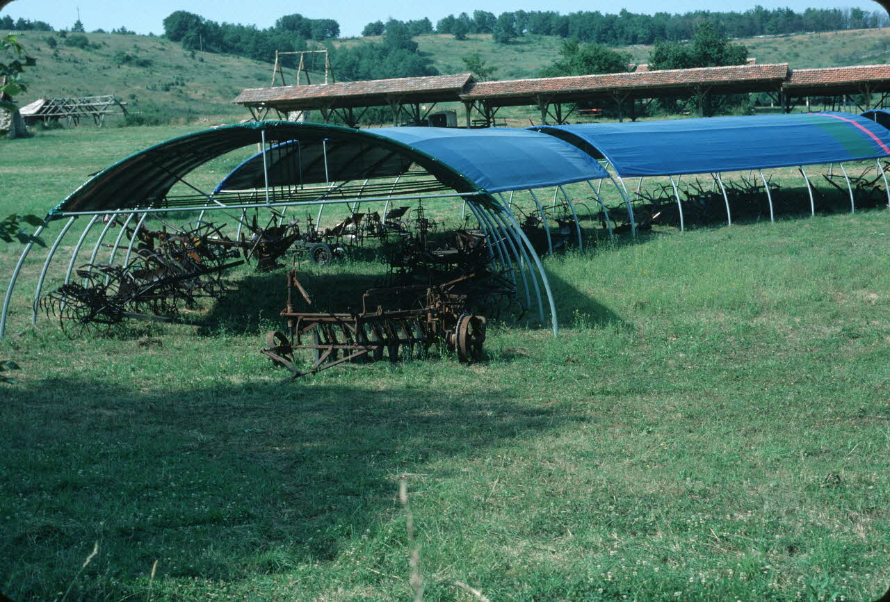 Jean Cuisenier photographie Enquête conduite par Jean Cuisenier (juillet 1985). Quercy-Cuzals : Musée de plein air Midi-Pyrénées, France 1985/7/1 Ph.1985.73.18 Photo