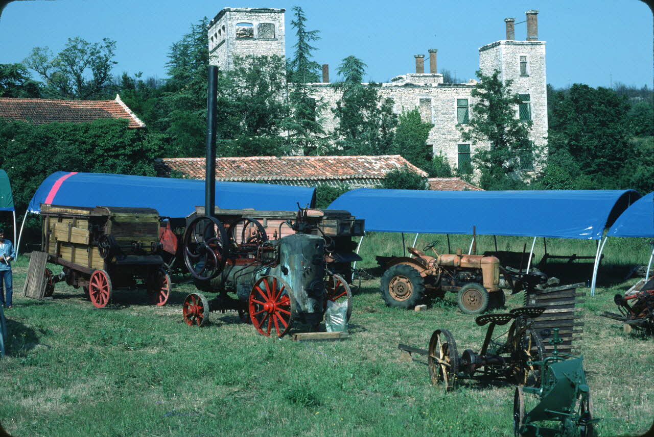 Jean Cuisenier photographie Enquête conduite par Jean Cuisenier (juillet 1985). Quercy-Cuzals : Musée de plein air Midi-Pyrénées, France 1985/7/1 Ph.1985.73.19 Photo