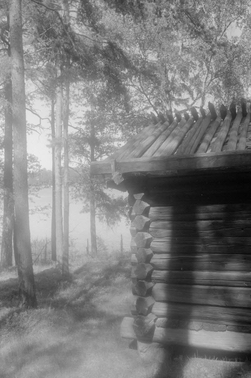 Jean Cuisenier photographie Enquête conduite par Jean Cuisenier en Suède, Finlande et Estonie (juin 1986). Helsinki: Musée de Seurasaari Uusimaa, Finlande 1986/6/1 Ph.1986.76.57 Photo