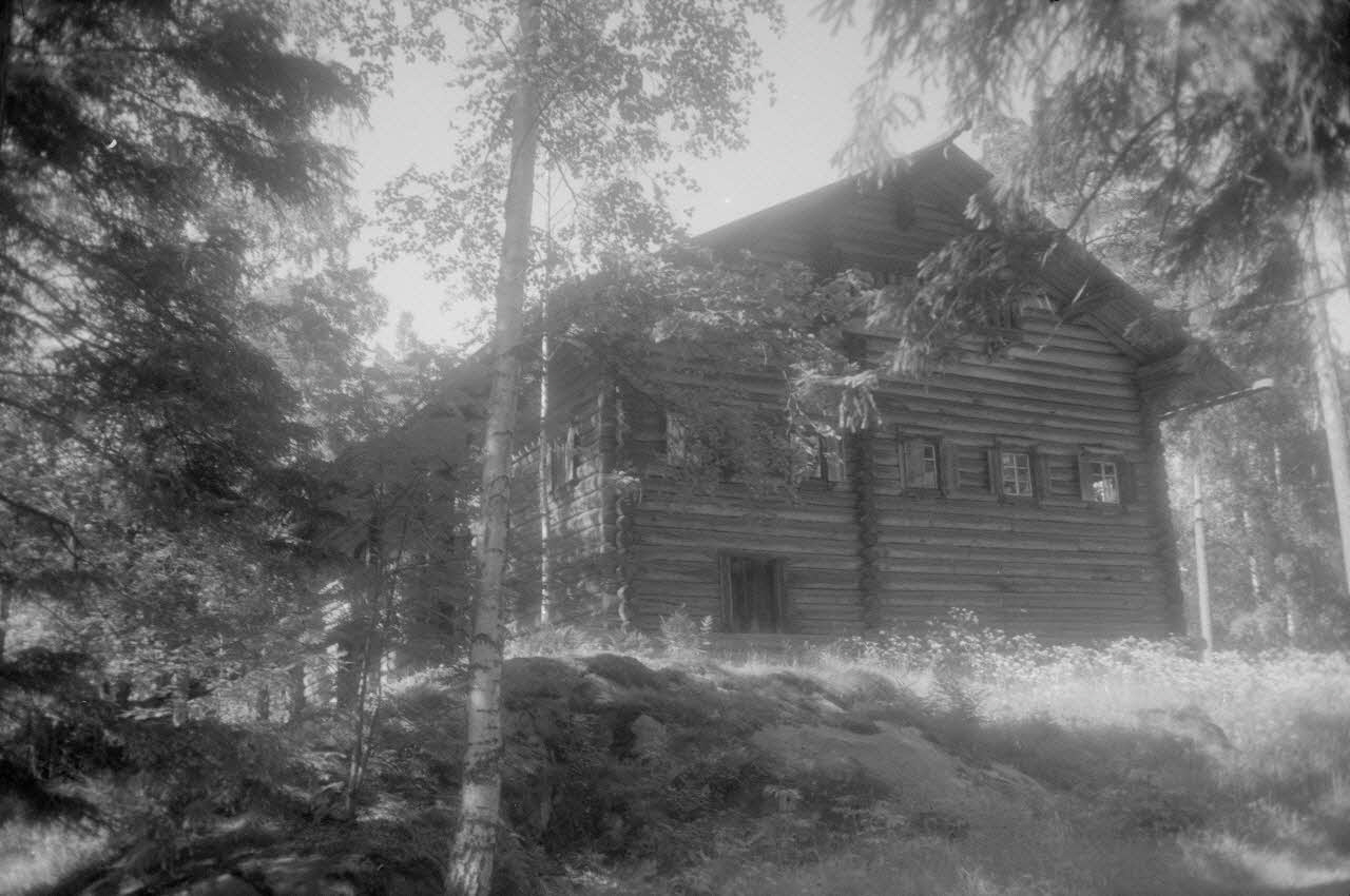 Jean Cuisenier photographie Enquête conduite par Jean Cuisenier en Suède, Finlande et Estonie (juin 1986). Helsinki: Musée de Seurasaari Uusimaa, Finlande 1986/6/1 Ph.1986.76.66 Photo