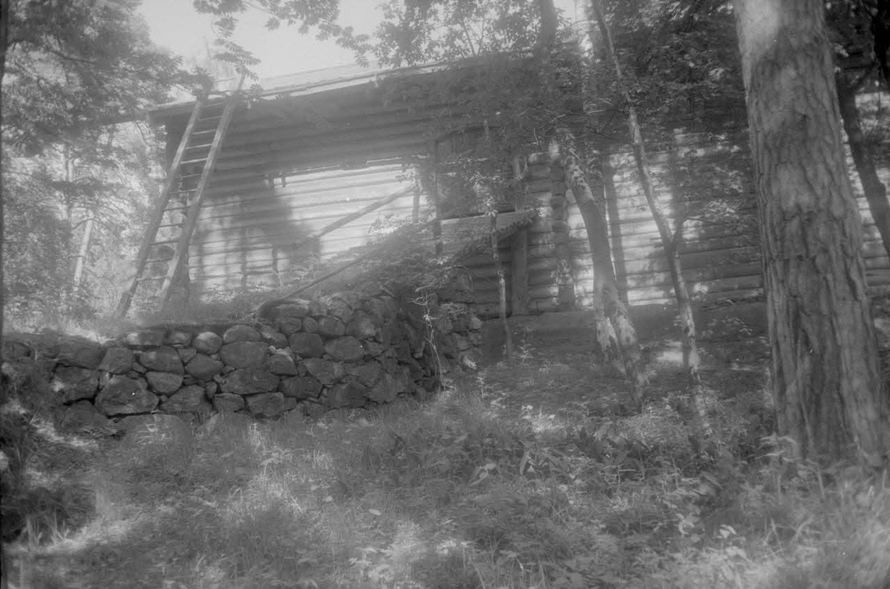 Jean Cuisenier photographie Enquête conduite par Jean Cuisenier en Suède, Finlande et Estonie (juin 1986). Helsinki: Musée de Seurasaari Uusimaa, Finlande 1986/6/1 Ph.1986.76.67 Photo