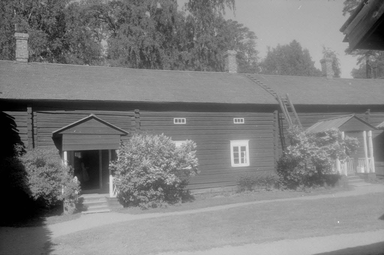 Jean Cuisenier photographie Enquête conduite par Jean Cuisenier en Suède, Finlande et Estonie (juin 1986). Helsinki: Musée de Seurasaari Uusimaa, Finlande 1986/6/1 Ph.1986.76.68 Photo