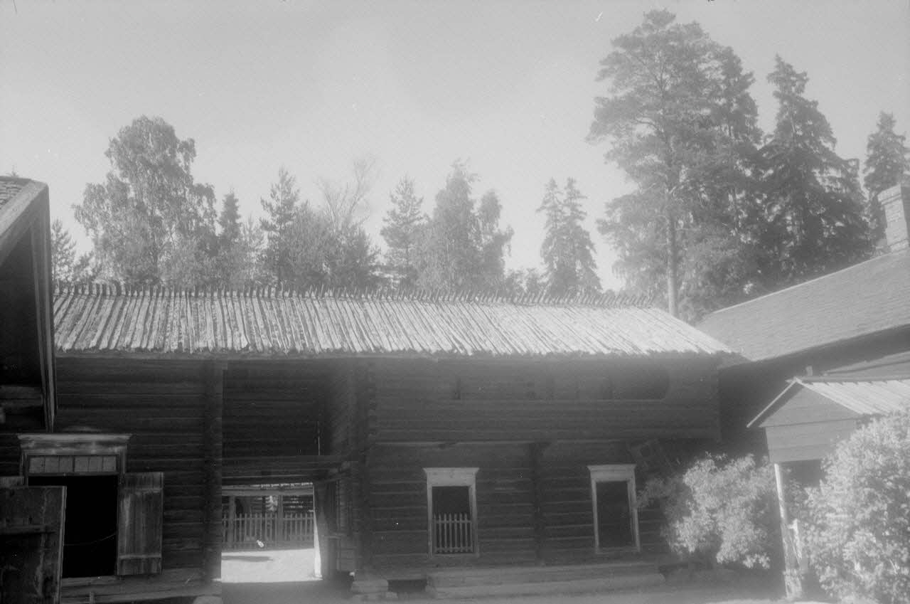 Jean Cuisenier photographie Enquête conduite par Jean Cuisenier en Suède, Finlande et Estonie (juin 1986). Helsinki: Musée de Seurasaari Uusimaa, Finlande 1986/6/1 Ph.1986.76.70 Photo