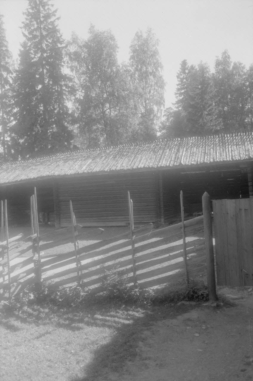 Jean Cuisenier photographie Enquête conduite par Jean Cuisenier en Suède, Finlande et Estonie (juin 1986). Helsinki: Musée de Seurasaari Uusimaa, Finlande 1986/6/1 Ph.1986.76.72 Photo