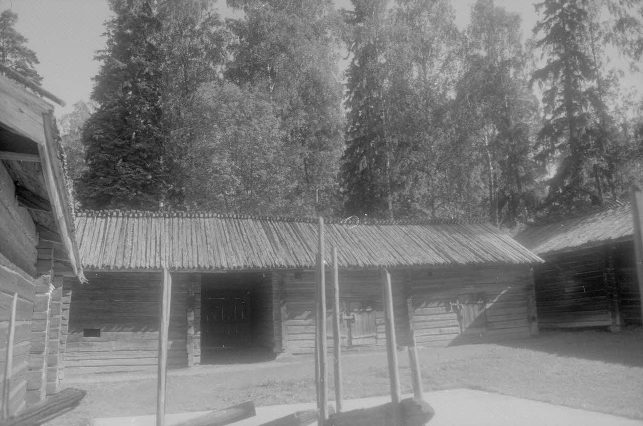 Jean Cuisenier photographie Enquête conduite par Jean Cuisenier en Suède, Finlande et Estonie (juin 1986). Helsinki: Musée de Seurasaari Uusimaa, Finlande 1986/6/1 Ph.1986.76.73 Photo