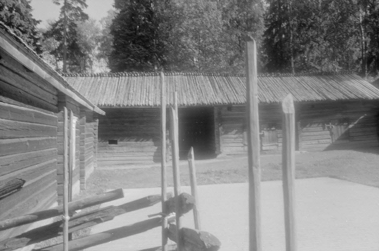 Jean Cuisenier photographie Enquête conduite par Jean Cuisenier en Suède, Finlande et Estonie (juin 1986). Helsinki: Musée de Seurasaari Uusimaa, Finlande 1986/6/1 Ph.1986.76.74 Photo