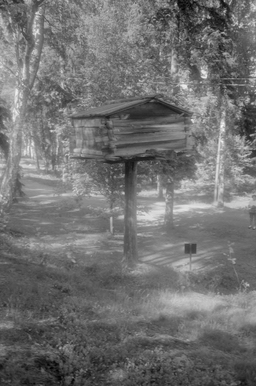 Jean Cuisenier photographie Enquête conduite par Jean Cuisenier en Suède, Finlande et Estonie (juin 1986). Helsinki: Musée de Seurasaari Ostrobothnie, Finlande 1986/6/1 Ph.1986.76.78 Photo