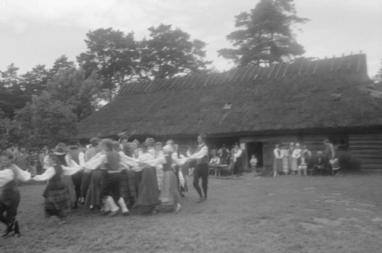 Jean Cuisenier photographie Enquête conduite par Jean Cuisenier en Suède, Finlande et Estonie (juin 1986) Harjumaa, Estonie 1986/6/1 Ph.1986.76.94 Photo