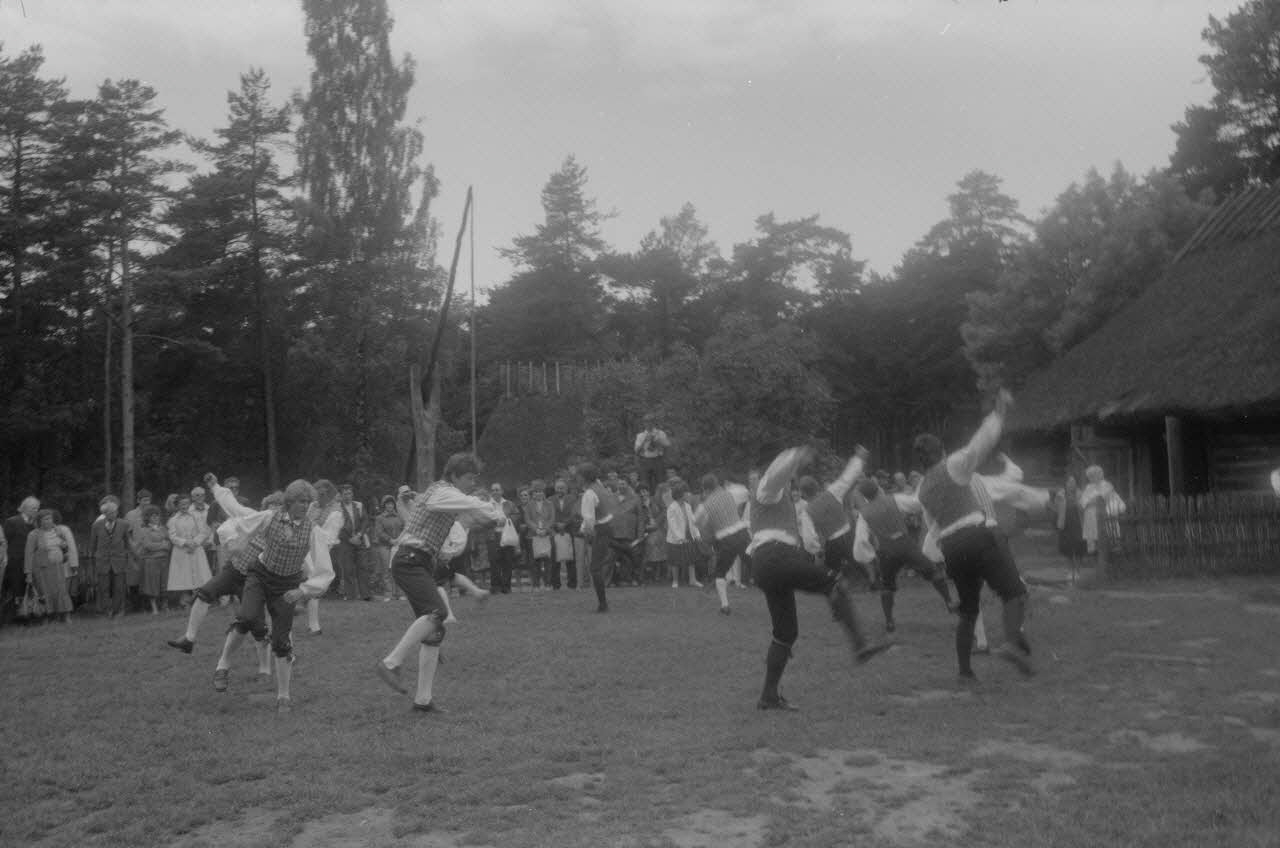 Jean Cuisenier photographie Enquête conduite par Jean Cuisenier en Suède, Finlande et Estonie (juin 1986) Harjumaa, Estonie 1986/6/1 Ph.1986.76.97 Photo
