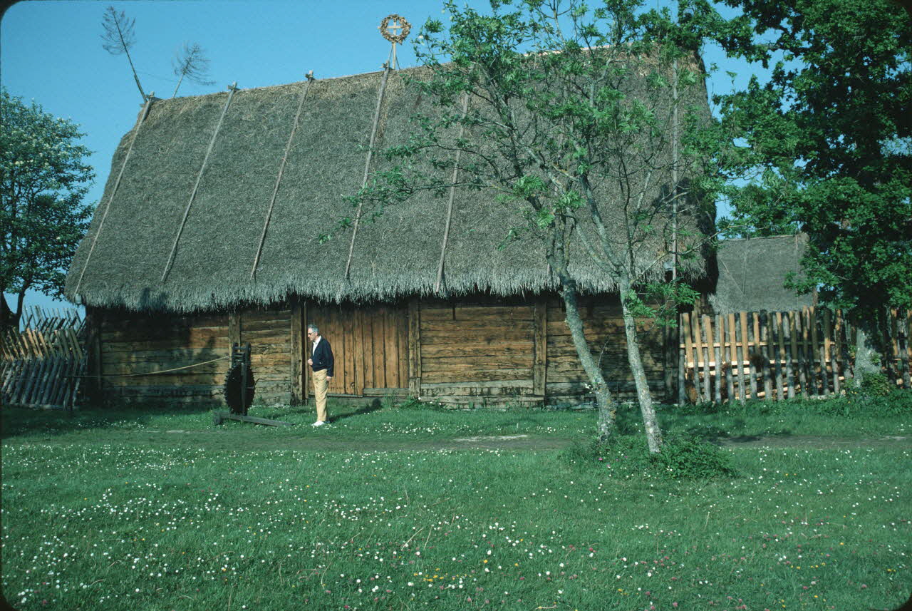 Jean Cuisenier photographie Enquête conduite par Jean Cuisenier en Suède (juin 1986). Île de Gotland: Musée de Bunge Comté de Gotland, Suède 1986/6/1 Ph.1986.78.121 Photo