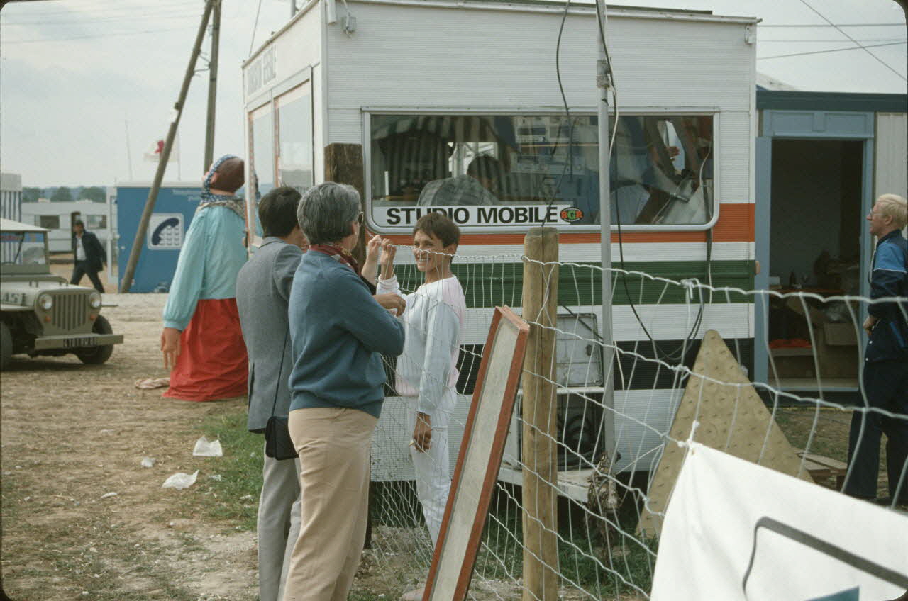 Frédéric Duchesne photographie MNATP. Enquête sur la finale des 32è Championnats de France de labours conduite par Frédéric Duchesne à Boves en Picardie (septembre 1985) Picardie, France 1985/9/15 Ph.1986.87.14 Photo