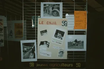 Frédéric Duchesne photographie MNATP. Enquête sur la finale des 32è Championnats de France de labours conduite par Frédéric Duchesne à Boves en Picardie (septembre 1985) Picardie, France 1985/9/14 Ph.1986.87.19 Photo