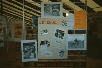 Frédéric Duchesne photographie MNATP. Enquête sur la finale des 32è Championnats de France de labours conduite par Frédéric Duchesne à Boves en Picardie (septembre 1985) Picardie, France 1985/9/14 Ph.1986.87.20 Photo