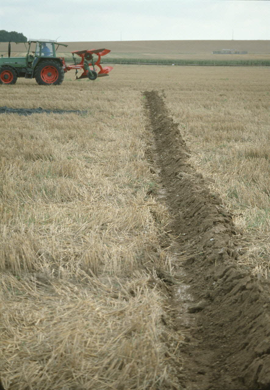 Frédéric Duchesne photographie MNATP. Enquête sur la finale des 32è Championnats de France de labours conduite par Frédéric Duchesne à Boves en Picardie (septembre 1985) Picardie, France 1985/9/13 Ph.1986.87.211 Photo
