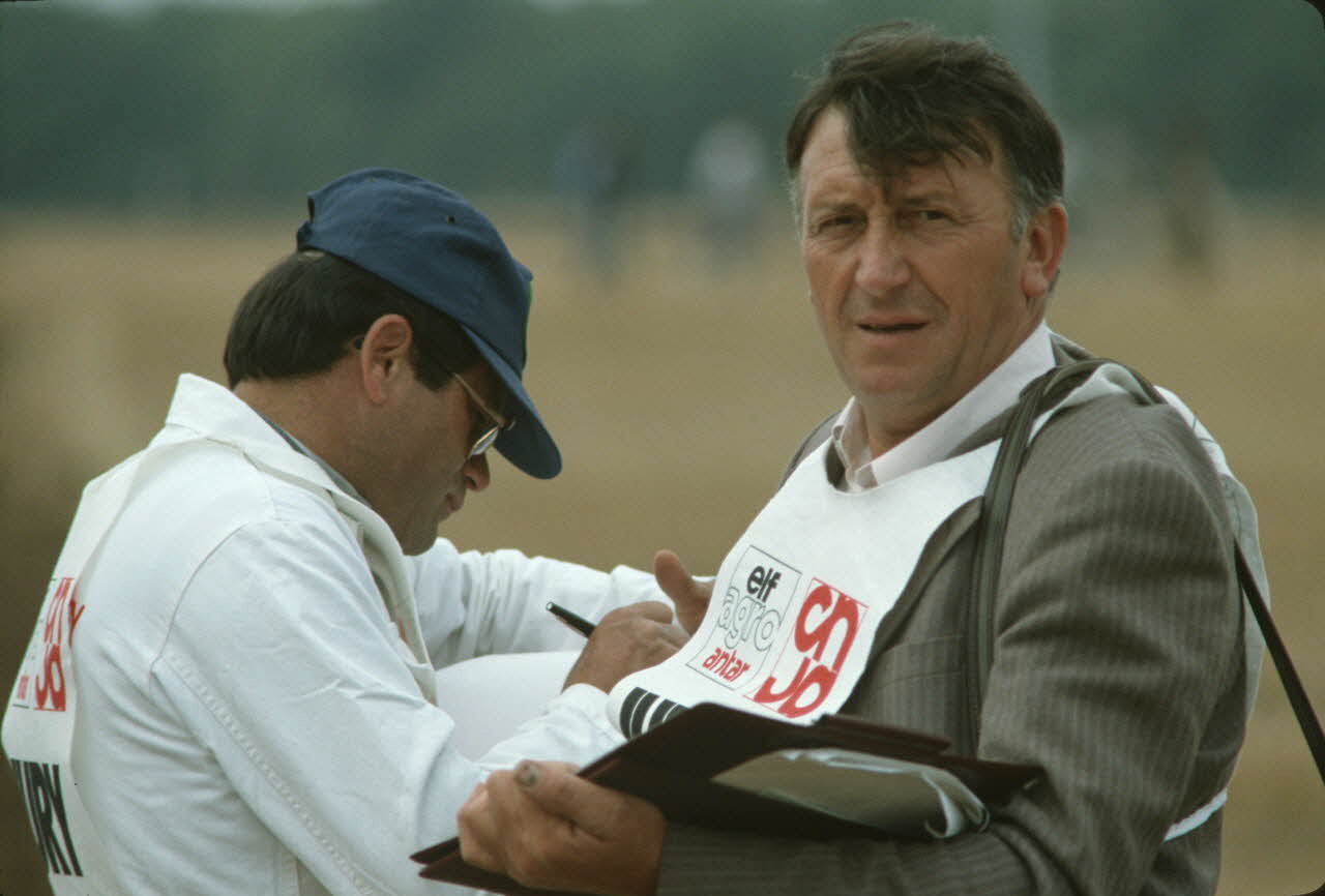 Frédéric Duchesne photographie MNATP. Enquête sur la finale des 32è Championnats de France de labours conduite par Frédéric Duchesne à Boves en Picardie (septembre 1985) Picardie, France 1985/9/14-1985/9/15 Ph.1986.87.289 Photo