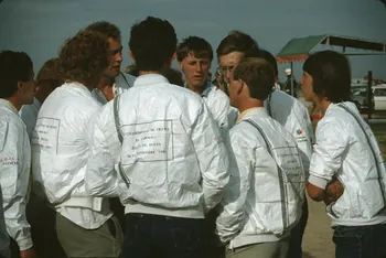 Frédéric Duchesne photographie MNATP. Enquête sur la finale des 32è Championnats de France de labours conduite par Frédéric Duchesne à Boves en Picardie (septembre 1985) Picardie, France 1985/9/14 Ph.1986.87.3 Photo