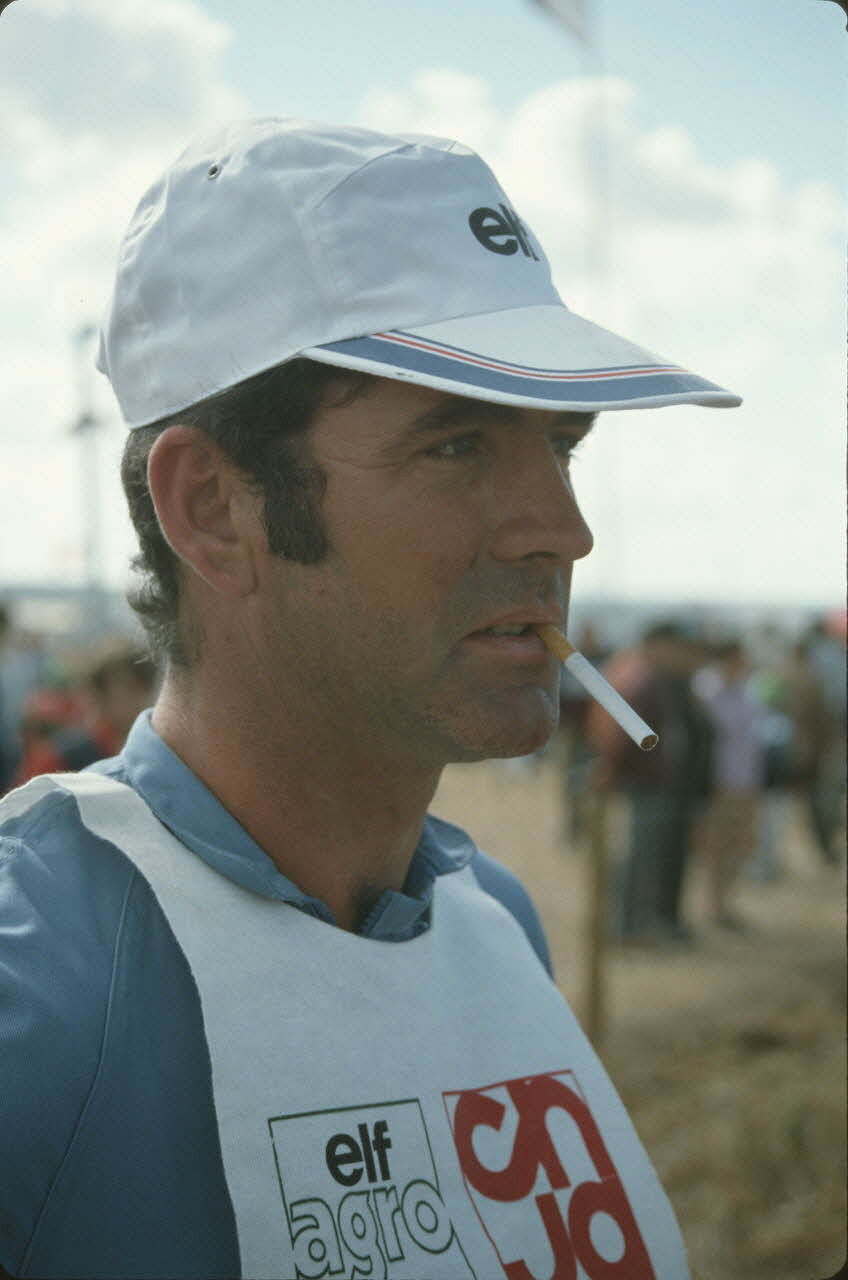 Frédéric Duchesne photographie MNATP. Enquête sur la finale des 32è Championnats de France de labours conduite par Frédéric Duchesne à Boves en Picardie (septembre 1985) Picardie, France 1985/9/14-1985/9/15 Ph.1986.87.309 Photo