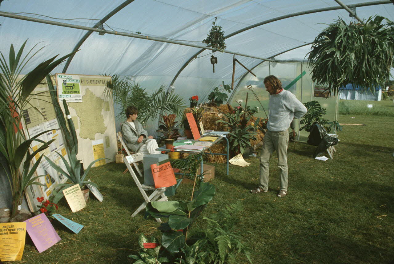 Frédéric Duchesne photographie MNATP. Enquête sur la finale des 32è Championnats de France de labours conduite par Frédéric Duchesne à Boves en Picardie (septembre 1985) Picardie, France 1985/9/14-1985/9/15 Ph.1986.87.341 Photo