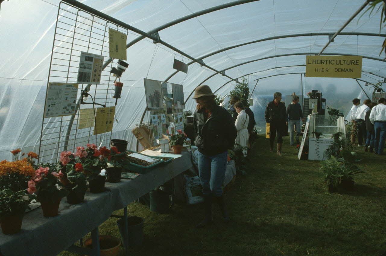 Frédéric Duchesne photographie MNATP. Enquête sur la finale des 32è Championnats de France de labours conduite par Frédéric Duchesne à Boves en Picardie (septembre 1985) Picardie, France 1985/9/14-1985/9/15 Ph.1986.87.342 Photo