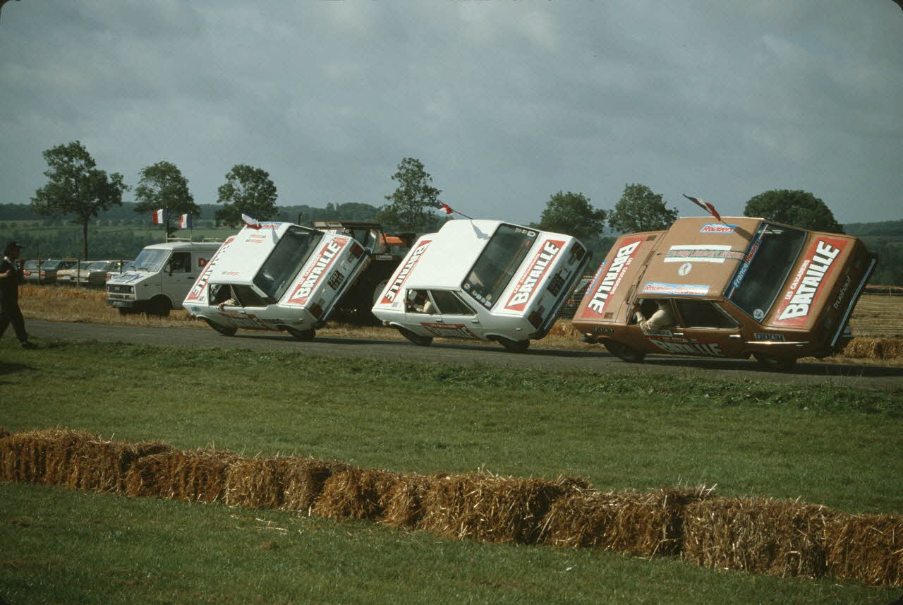 Frédéric Duchesne photographie MNATP. Enquête sur la finale des 32è Championnats de France de labours conduite par Frédéric Duchesne à Boves en Picardie (septembre 1985) Picardie, France 1985/9/15 Ph.1986.87.370 Photo