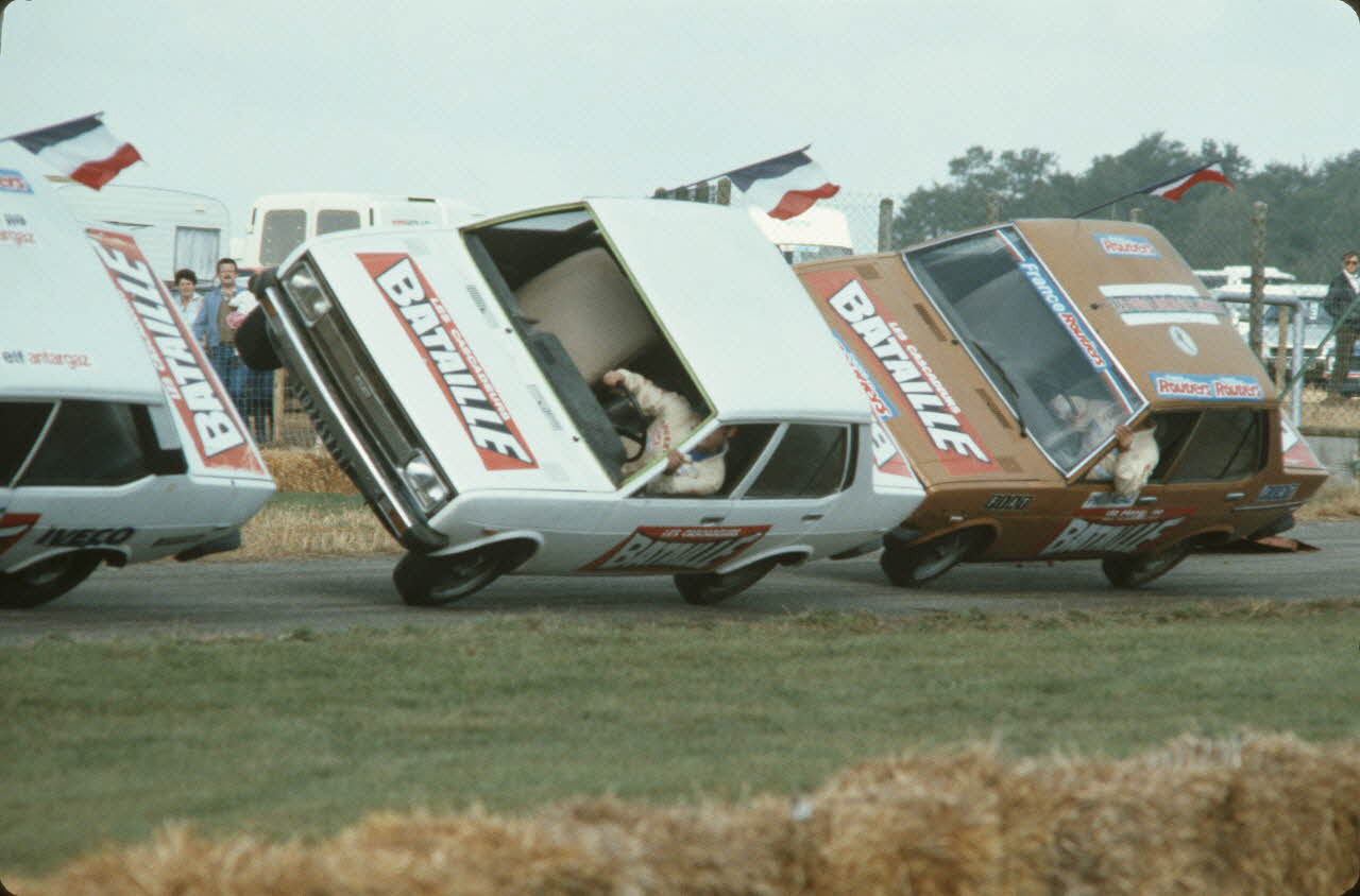 Frédéric Duchesne photographie MNATP. Enquête sur la finale des 32è Championnats de France de labours conduite par Frédéric Duchesne à Boves en Picardie (septembre 1985) Picardie, France 1985/9/15 Ph.1986.87.372 Photo
