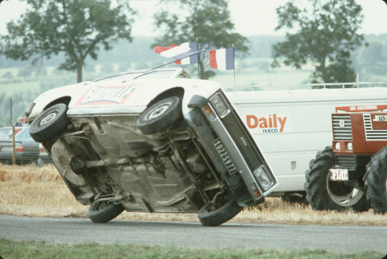 Frédéric Duchesne photographie MNATP. Enquête sur la finale des 32è Championnats de France de labours conduite par Frédéric Duchesne à Boves en Picardie (septembre 1985) Picardie, France 1985/9/15 Ph.1986.87.374 Photo