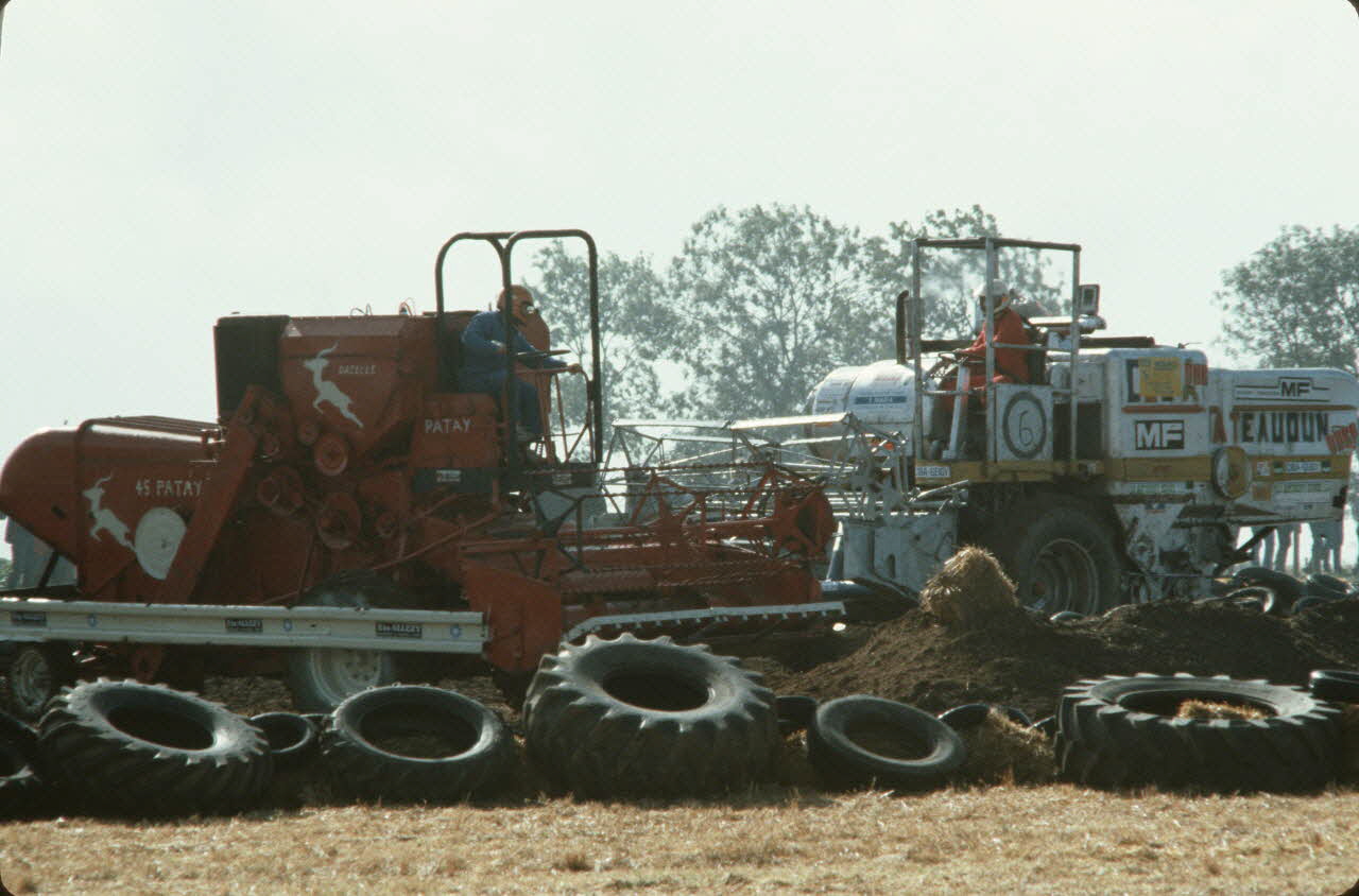 Frédéric Duchesne photographie MNATP. Enquête sur la finale des 32è Championnats de France de labours conduite par Frédéric Duchesne à Boves en Picardie (septembre 1985) Picardie, France 1985/9/15 Ph.1986.87.377 Photo
