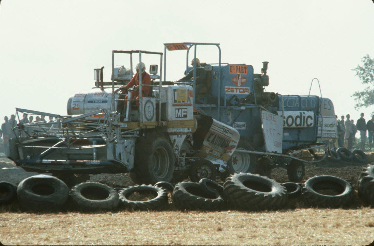 Frédéric Duchesne photographie MNATP. Enquête sur la finale des 32è Championnats de France de labours conduite par Frédéric Duchesne à Boves en Picardie (septembre 1985) Picardie, France 1985/9/15 Ph.1986.87.383 Photo