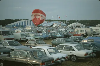 Frédéric Duchesne photographie MNATP. Enquête sur la finale des 32è Championnats de France de labours conduite par Frédéric Duchesne à Boves en Picardie (septembre 1985) Picardie, France 1985/9/14-1985/9/15 Ph.1986.87.410 Photo