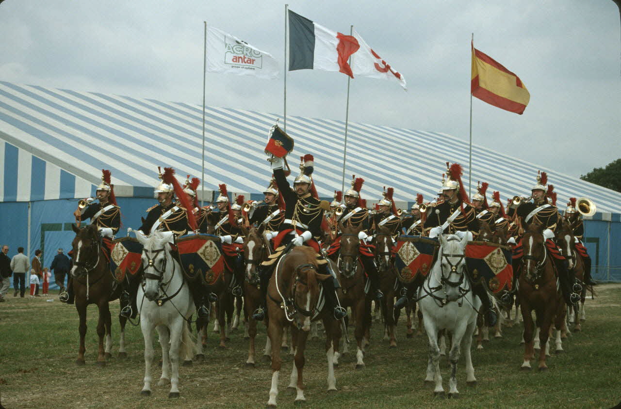 Frédéric Duchesne photographie MNATP. Enquête sur la finale des 32è Championnats de France de labours conduite par Frédéric Duchesne à Boves en Picardie (septembre 1985) Picardie, France 1985/9/14-1985/9/15 Ph.1986.87.420 Photo