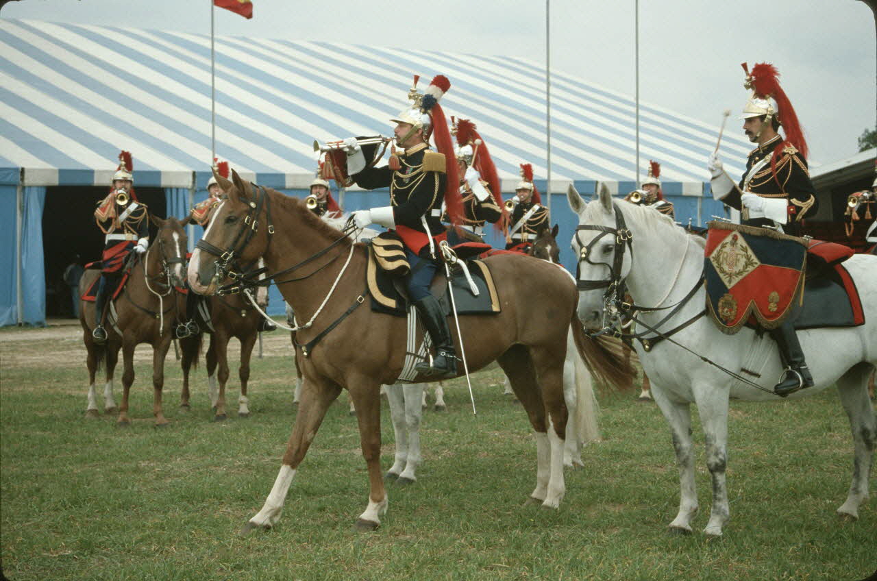 Frédéric Duchesne photographie MNATP. Enquête sur la finale des 32è Championnats de France de labours conduite par Frédéric Duchesne à Boves en Picardie (septembre 1985) Picardie, France 1985/9/14-1985/9/15 Ph.1986.87.424 Photo