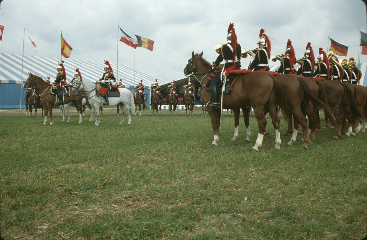 Frédéric Duchesne photographie MNATP. Enquête sur la finale des 32è Championnats de France de labours conduite par Frédéric Duchesne à Boves en Picardie (septembre 1985) Picardie, France 1985/9/14-1985/9/15 Ph.1986.87.427 Photo
