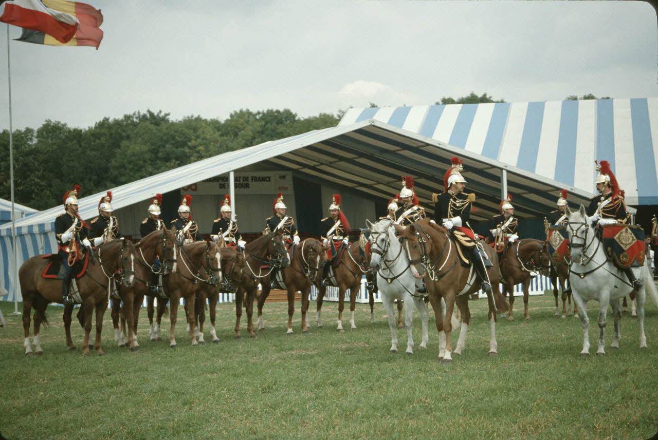 Frédéric Duchesne photographie MNATP. Enquête sur la finale des 32è Championnats de France de labours conduite par Frédéric Duchesne à Boves en Picardie (septembre 1985) Picardie, France 1985/9/14-1985/9/15 Ph.1986.87.429 Photo
