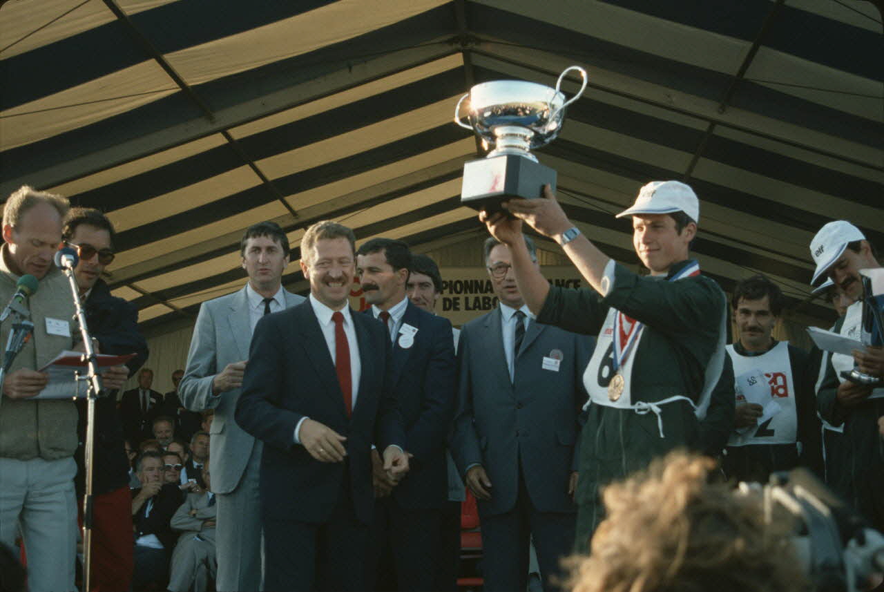 Frédéric Duchesne photographie MNATP. Enquête sur la finale des 32è Championnats de France de labours conduite par Frédéric Duchesne à Boves en Picardie (septembre 1985) Picardie, France 1985/9/14-1985/9/15 Ph.1986.87.440 Photo