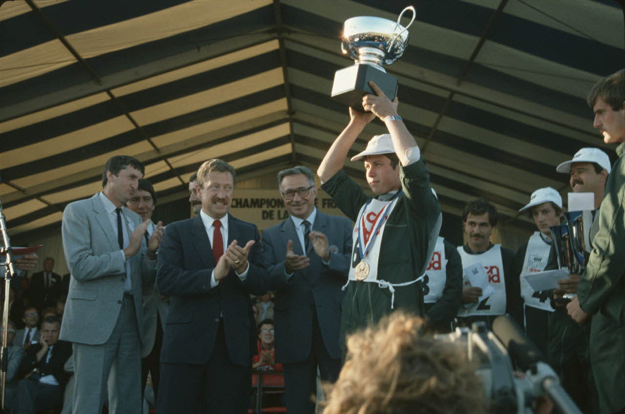 Frédéric Duchesne photographie MNATP. Enquête sur la finale des 32è Championnats de France de labours conduite par Frédéric Duchesne à Boves en Picardie (septembre 1985) Picardie, France 1985/9/14-1985/9/15 Ph.1986.87.441 Photo