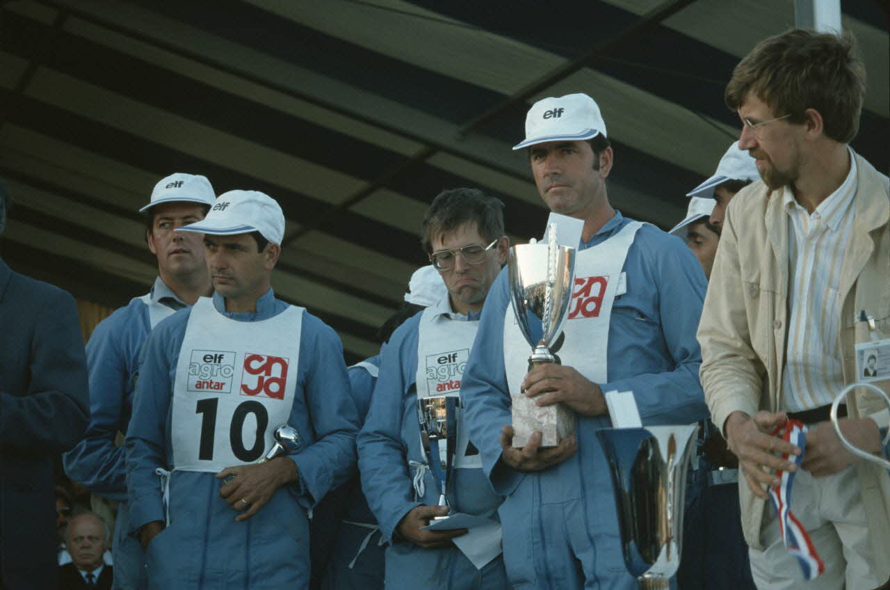 Frédéric Duchesne photographie MNATP. Enquête sur la finale des 32è Championnats de France de labours conduite par Frédéric Duchesne à Boves en Picardie (septembre 1985) Picardie, France 1985/9/14-1985/9/15 Ph.1986.87.443 Photo